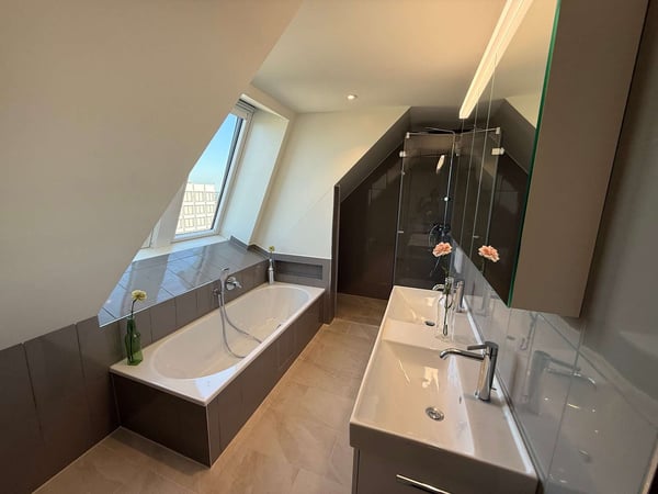 Einzigartige 2.5-Zimmer-Triplexwohnung im 25. OG mit urbanem Charme 8
