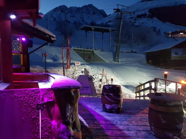 Attraktive Après Ski Bar mit Potenzial an der Talstation Dieni, Graubünden 3