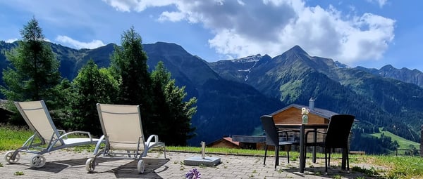 Moderne 6.5-Zimmer-Wohnung mit unverbaubarer Aussicht und sonnigem Sitzplatz 6