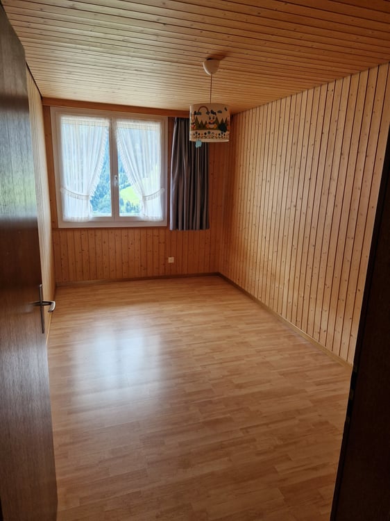 Charmante 5.5-Zimmer-Wohnung mit atemberaubendem Bergblick in Lumbrein 7