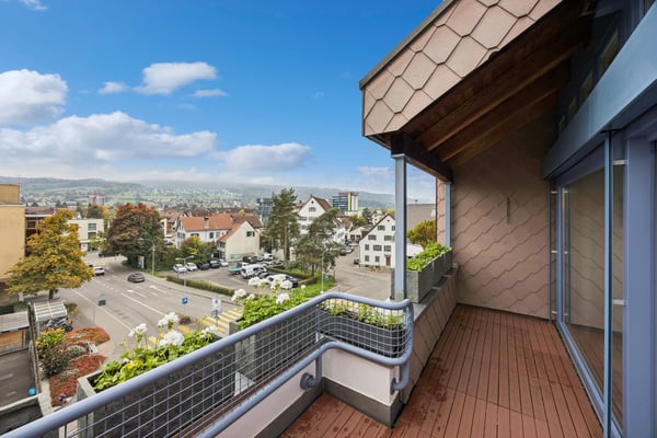 Moderne 1-Zimmer-Maisonette-Wohnung mit Stadtblick in Dietikon 3