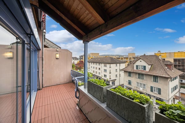 Moderne 1-Zimmer-Maisonette-Wohnung mit Stadtblick in Dietikon 4