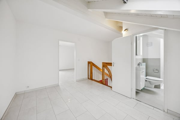 Moderne 1-Zimmer-Maisonette-Wohnung mit Stadtblick in Dietikon 19