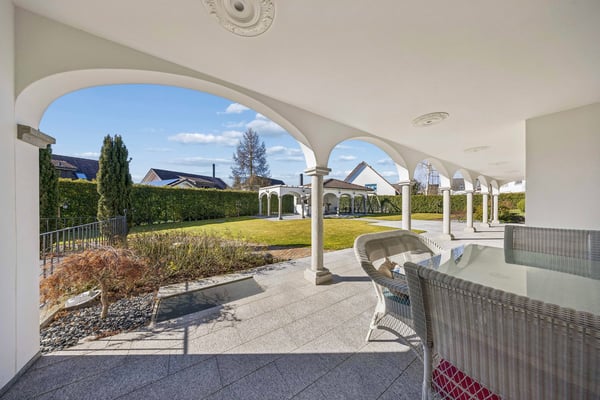 12-Zimmer-Villa mit Indoor-Pool | Mietkauf möglich 14