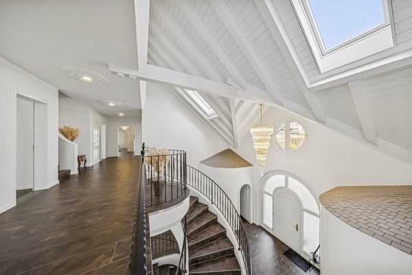 12-Zimmer-Villa mit Indoor-Pool | Mietkauf möglich 25