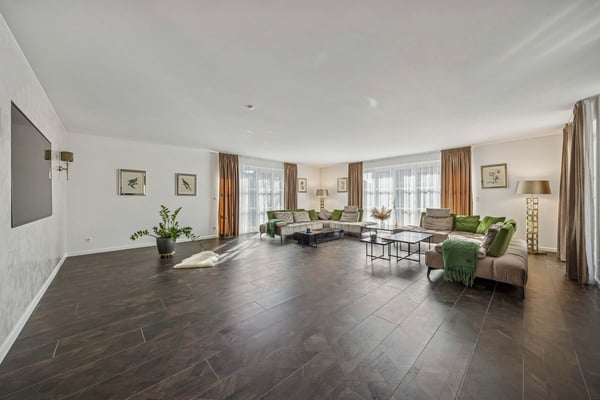 12-Zimmer-Villa mit Indoor-Pool | Mietkauf möglich 23