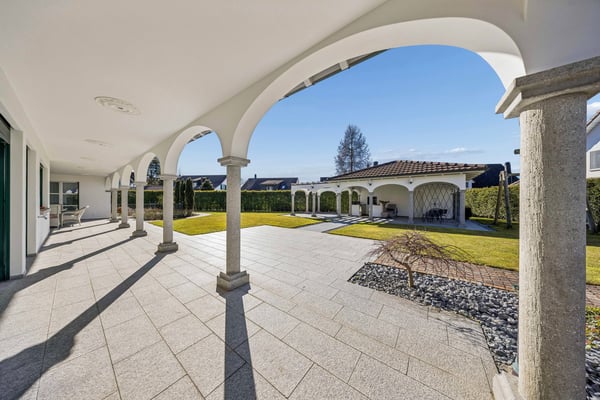 12-Zimmer-Villa mit Indoor-Pool | Mietkauf möglich 4