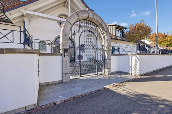 12-Zimmer-Villa mit Indoor-Pool | Mietkauf möglich 3