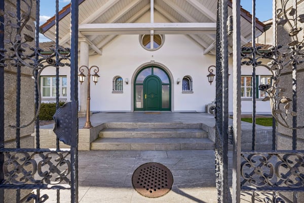 12-Zimmer-Villa mit Indoor-Pool | Mietkauf möglich 9