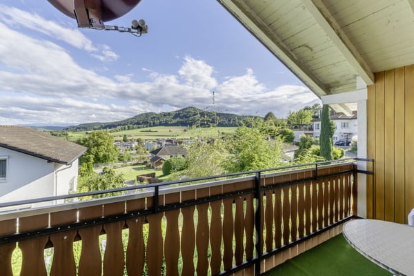 Freistehendes Einfamilienhaus mit Pool 2