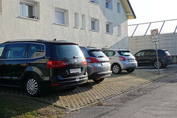 Parkplatz in ruhiger Wohngegend zu vermieten 2