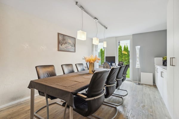 TRAUMVILLA MIT SWIMMINGPOOL UND GROSSZÜGIGEN WOHNRAUM // DREAM VILLA WITH SWIMMINGPOOL AND GENEROUS LIVING SPACE 9