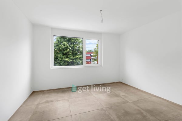 NEUBAU AN TOPLAGE MIT GROSSZÜGIGEM SITZPLATZ (40 M²) SOWIE EIGENER WASCHKÜCHE UND KELLER (17,4 M²). DIE WOHNUNG KANN AUF WUNSCH AUCH MÖBLIERT GEMIETET WERDEN. 4