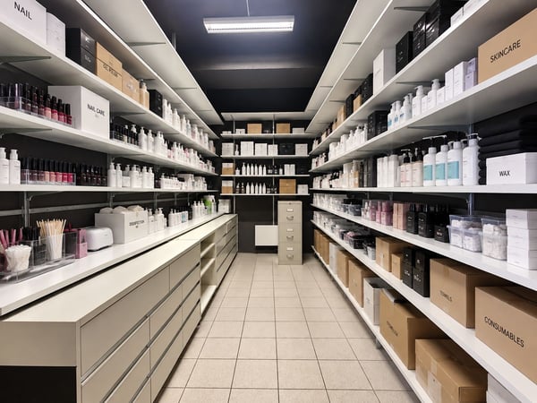 IHR NEUER BEAUTY-SALON - DIREKT AM BAHNHOF BÜLACH 3