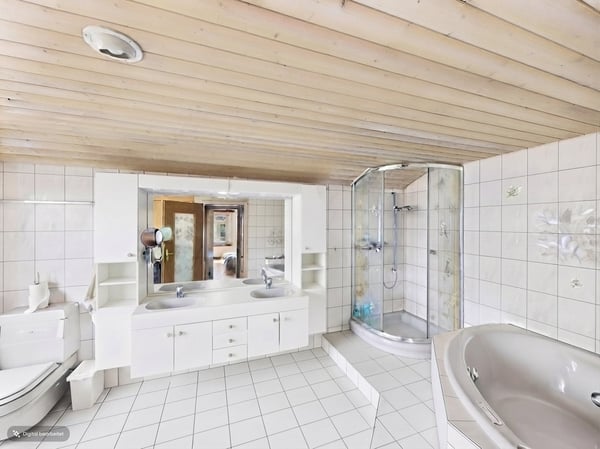 Grosszügiges Mehrgenerationenhaus mit Studio/Gewerbe & traumhaftem Familiengarten 5