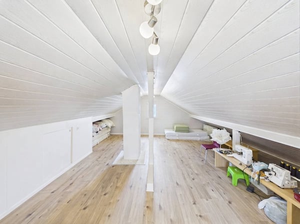 Grosszügiges Mehrgenerationenhaus mit Studio/Gewerbe & traumhaftem Familiengarten 10