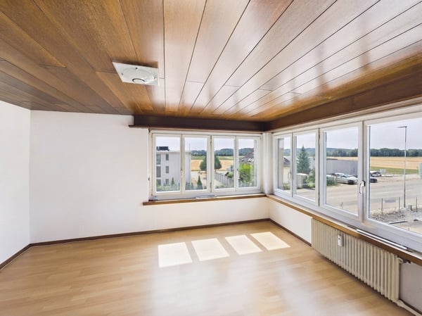 Grosszügiges Mehrgenerationenhaus mit Studio/Gewerbe & traumhaftem Familiengarten 9