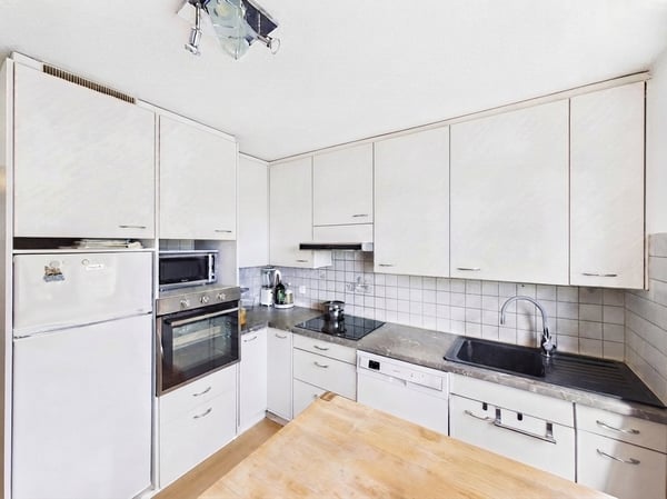 Grosszügiges Mehrgenerationenhaus mit Studio/Gewerbe & traumhaftem Familiengarten 2
