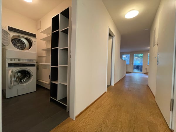 Moderne 3,5-Zimmer-Eigentumswohnung mit gedecktem Balkon und eigener Garagenbox – mitten im Gundeli 8