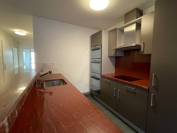 Moderne 3,5-Zimmer-Eigentumswohnung mit gedecktem Balkon und eigener Garagenbox – mitten im Gundeli 3