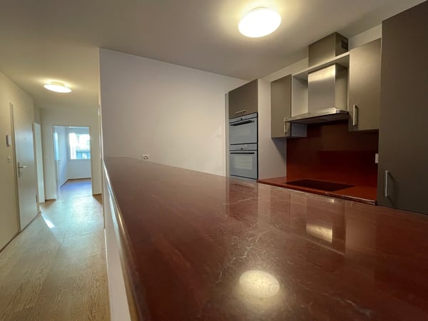 Moderne 3,5-Zimmer-Eigentumswohnung mit gedecktem Balkon und eigener Garagenbox – mitten im Gundeli 2