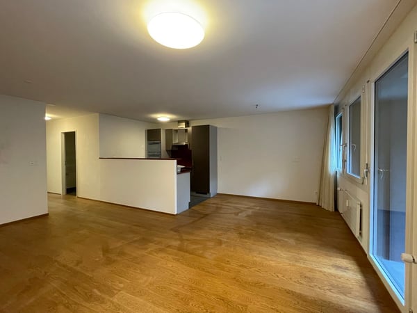 Moderne 3,5-Zimmer-Eigentumswohnung mit gedecktem Balkon und eigener Garagenbox – mitten im Gundeli 1