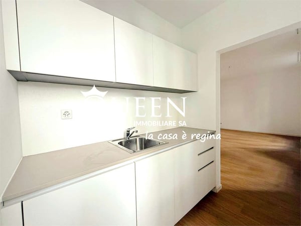 Lugano centro: ufficio 2 locale, 6 mq., in via Nassa 9