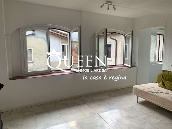 Novaggio: casa 8 locali, 308 mq., nel nucleo con terreno annesso 195 m 1