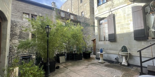 VIEILLE VILLE - MAGNIFIQUE APPARTEMENT DE CARACTÈRE 2