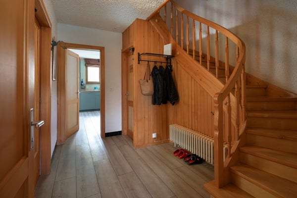 Chalet chaleureux de 5 pièces avec garage intégré et grand jardin 8