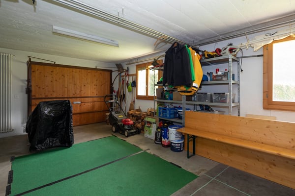 Chalet chaleureux de 5 pièces avec garage intégré et grand jardin 28