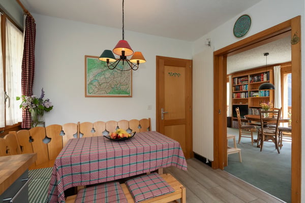 Chalet chaleureux de 5 pièces avec garage intégré et grand jardin 12