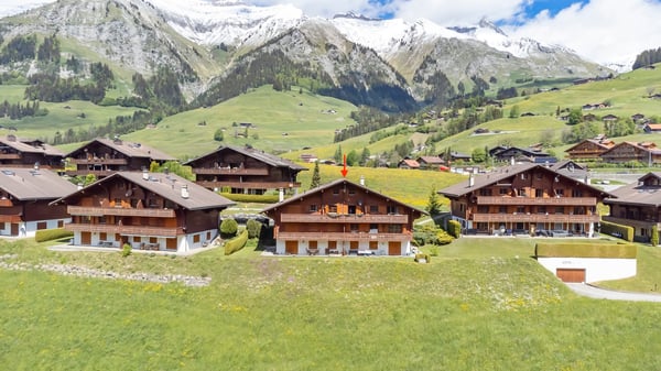 Duplex 5 pièces  dans un endroit très calme et offrant une vue magnifique sur les montagnes. 2