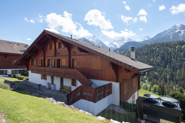 Duplex 5 pièces  dans un endroit très calme et offrant une vue magnifique sur les montagnes. 3