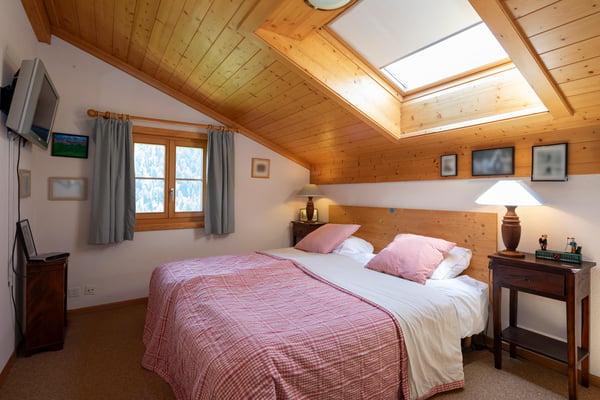 Duplex 5 pièces  dans un endroit très calme et offrant une vue magnifique sur les montagnes. 17
