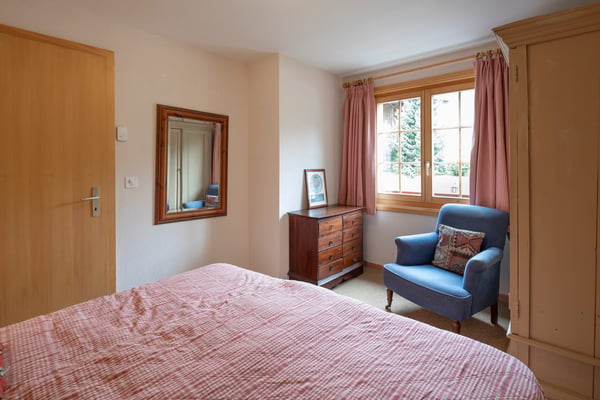 Duplex 5 pièces  dans un endroit très calme et offrant une vue magnifique sur les montagnes. 12