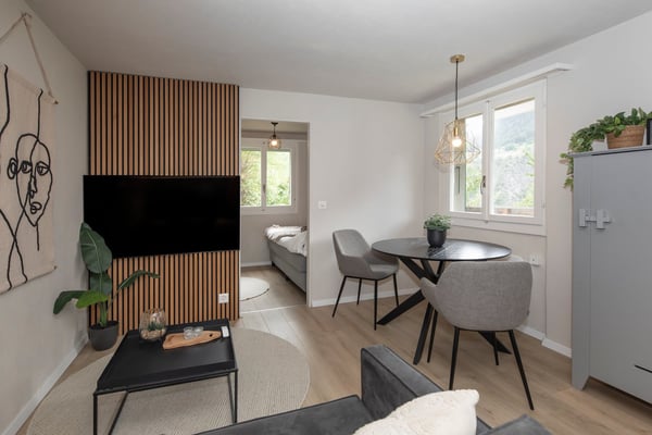 Renoviertes und bezugsfertiges Chalet mit Sauna und der Option zum Kauf einer eigenen Privatgarage 24