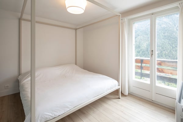 Renoviertes und bezugsfertiges Chalet mit Sauna und der Option zum Kauf einer eigenen Privatgarage 13