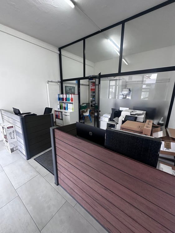 Immeuble Mixte en bord de route principale 7