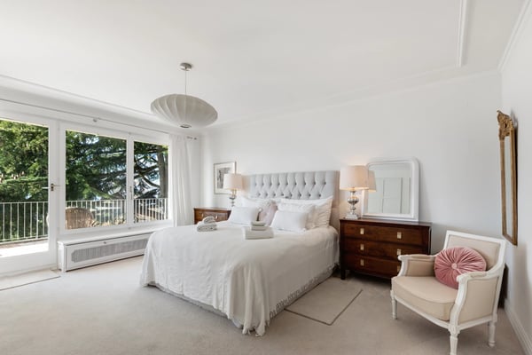 A Breathtaking Haven with Pool and Panoramic Views 7