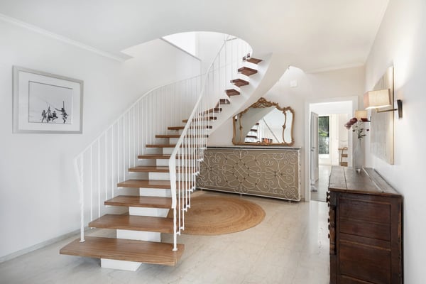 A Breathtaking Haven with Pool and Panoramic Views 6