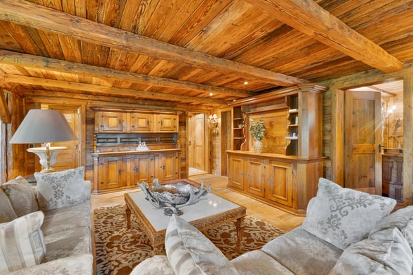 Exceptional Chalet Just Steps from the Crans-Montana Golf Course 4