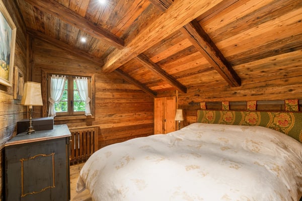 Exceptional Chalet Just Steps from the Crans-Montana Golf Course 13