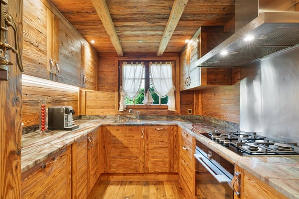 Exceptional Chalet Just Steps from the Crans-Montana Golf Course 6