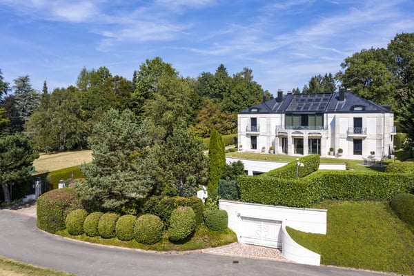 A Jewel of Elegance and Exclusivity Adjacent to the Lausanne Golf Course. 2