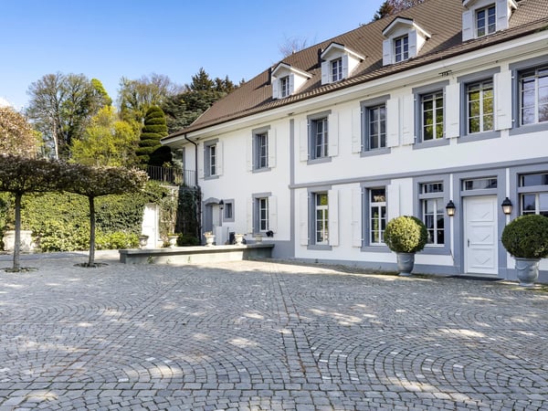 Splendid, fully renovated manor house 3