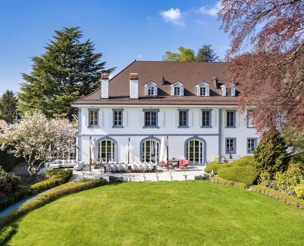Splendid, fully renovated manor house