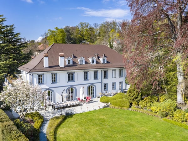 Splendid, fully renovated manor house 2