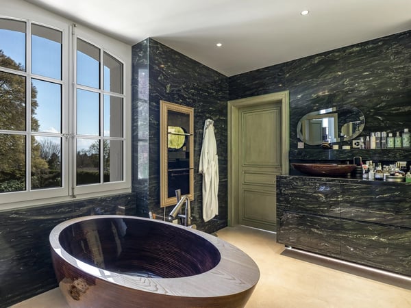 Splendid, fully renovated manor house 13