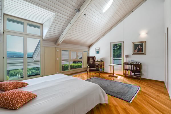 An exceptional address between lake and mountains 9